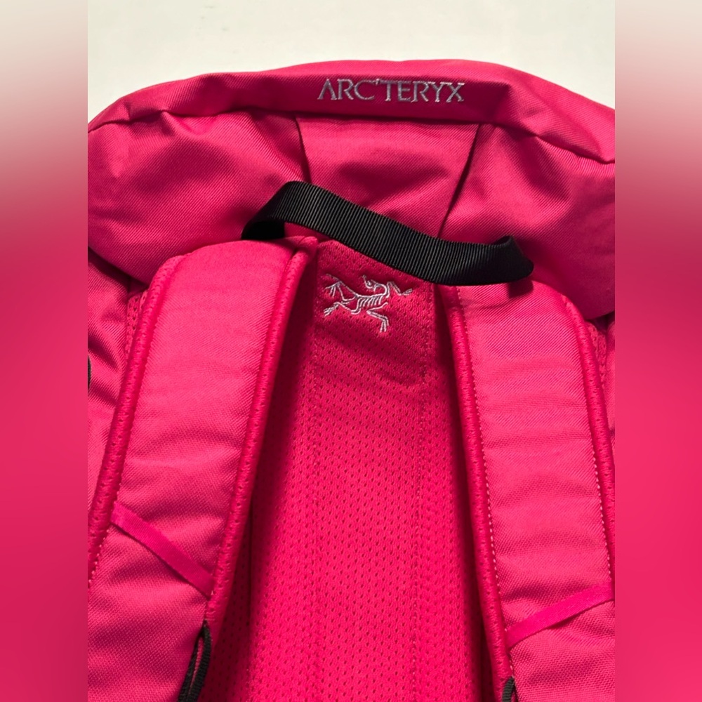 NWT Arcteryx Mantis 20 Backpack Pink - Picture 6 of 10